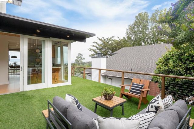 5915 Mazuela Dr, Oakland, CA 94611