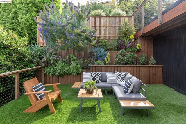 5915 Mazuela Dr, Oakland, CA 94611