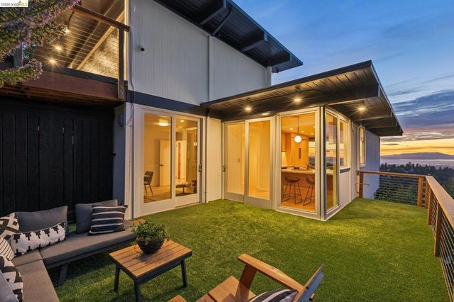 5915 Mazuela Dr, Oakland, CA 94611