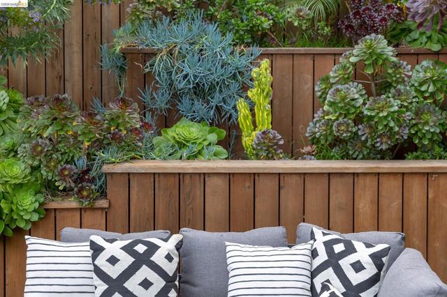 5915 Mazuela Dr, Oakland, CA 94611