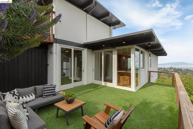 5915 Mazuela Dr, Oakland, CA 94611