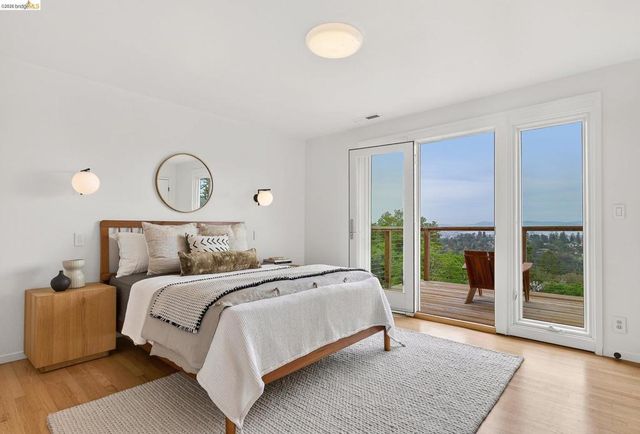 5915 Mazuela Dr, Oakland, CA 94611