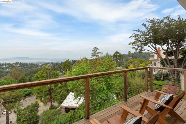 5915 Mazuela Dr, Oakland, CA 94611