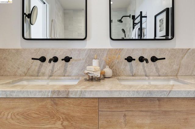 5915 Mazuela Dr, Oakland, CA 94611