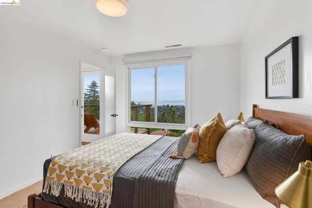 5915 Mazuela Dr, Oakland, CA 94611