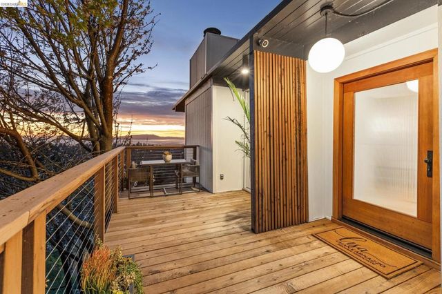 5915 Mazuela Dr, Oakland, CA 94611