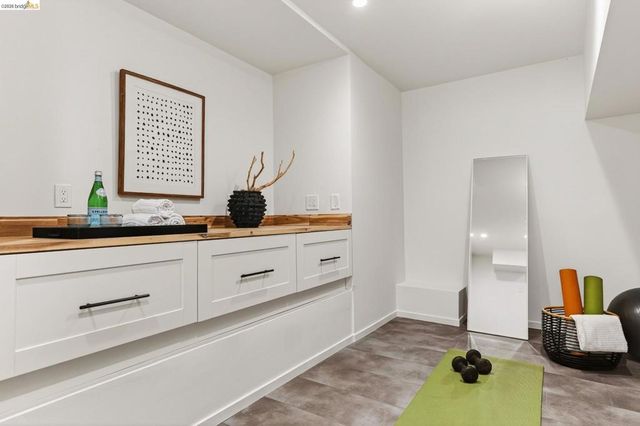 5915 Mazuela Dr, Oakland, CA 94611