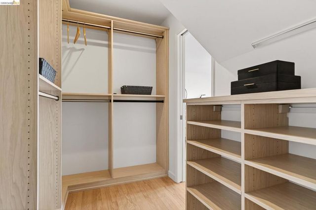 5915 Mazuela Dr, Oakland, CA 94611