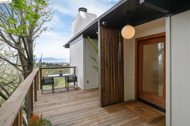 5915 Mazuela Dr, Oakland, CA 94611