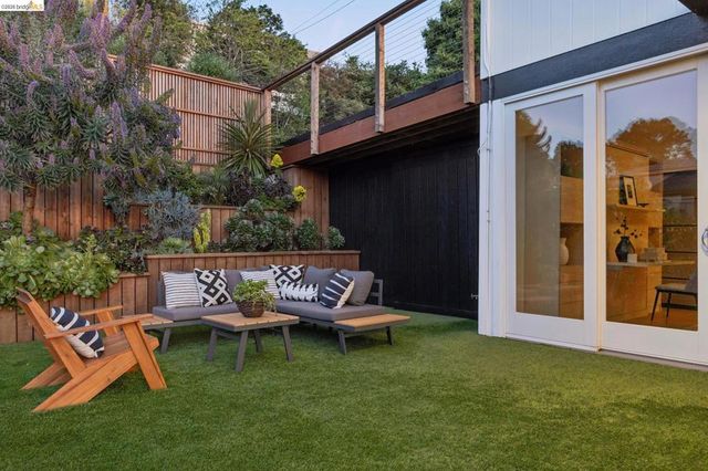 5915 Mazuela Dr, Oakland, CA 94611