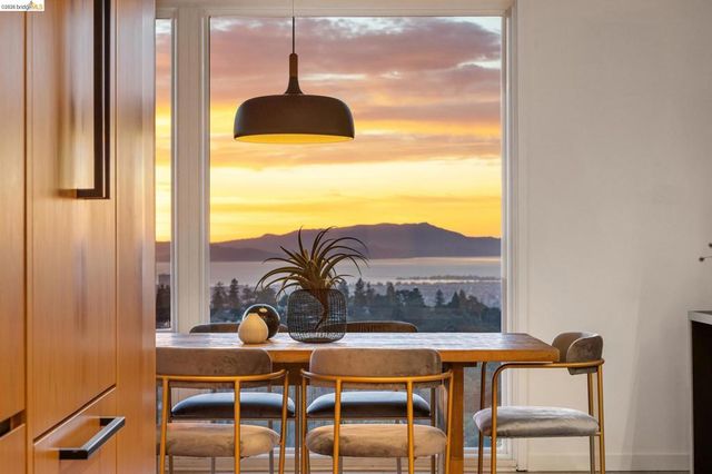 5915 Mazuela Dr, Oakland, CA 94611