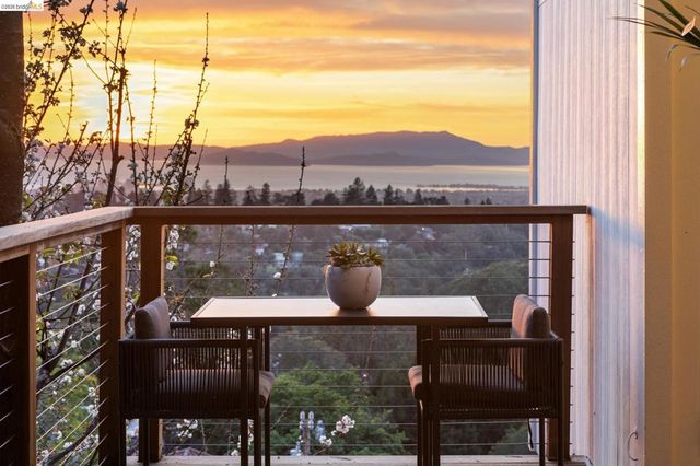 5915 Mazuela Dr, Oakland, CA 94611