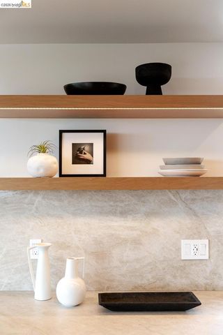 5915 Mazuela Dr, Oakland, CA 94611