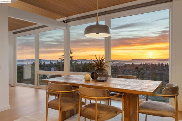 5915 Mazuela Dr, Oakland, CA 94611