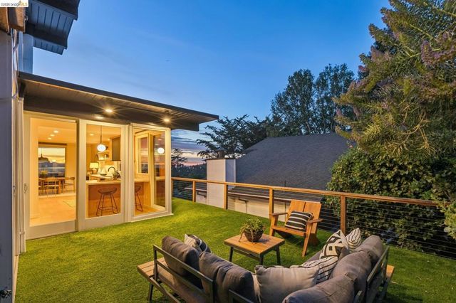 5915 Mazuela Dr, Oakland, CA 94611