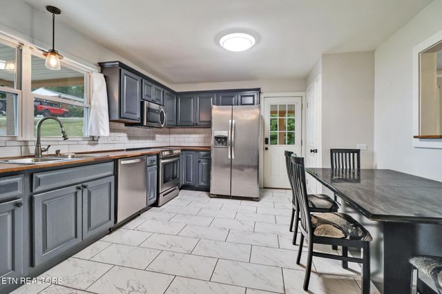 820 Sunset Drive, Kingston, TN 37763