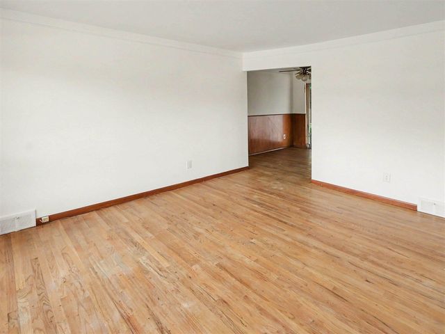 32740 Grandview Avenue, Westland, MI 48186
