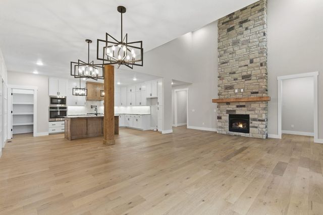 1772 E Cobblestone Drive, Ozark, MO 65721