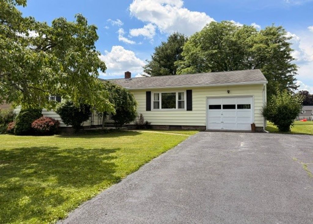 117 Grove Ave Extension, Auburn, NY 13021