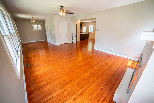 11359 S Bell Avenue, Chicago, IL 60643