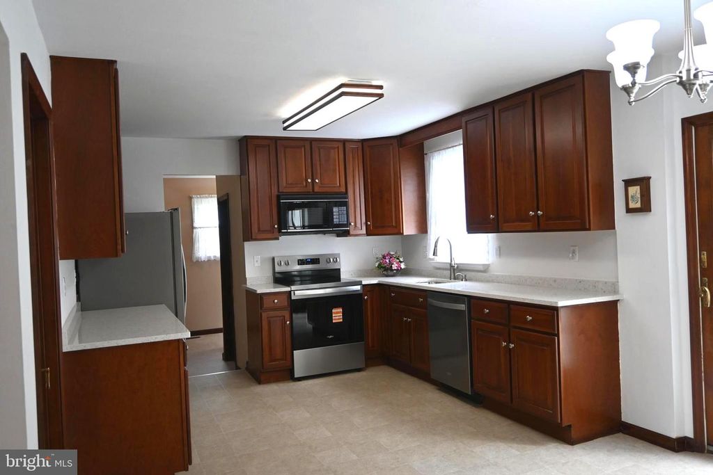 107 ANITA DR, Newark, DE 19713