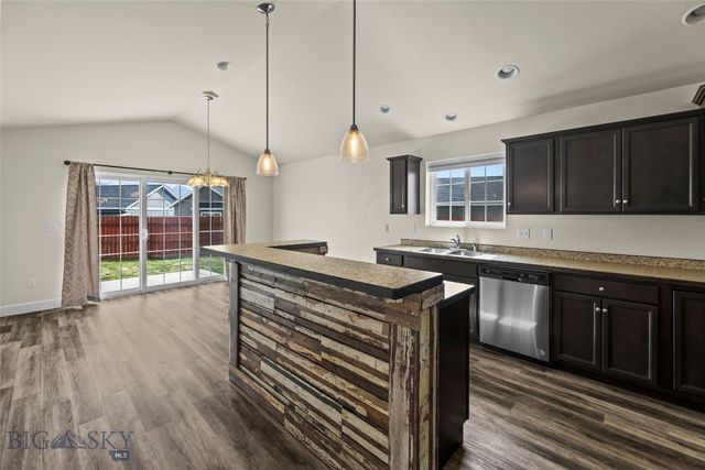 1009 Falcon Ridge Boulevard, Belgrade, MT 59714