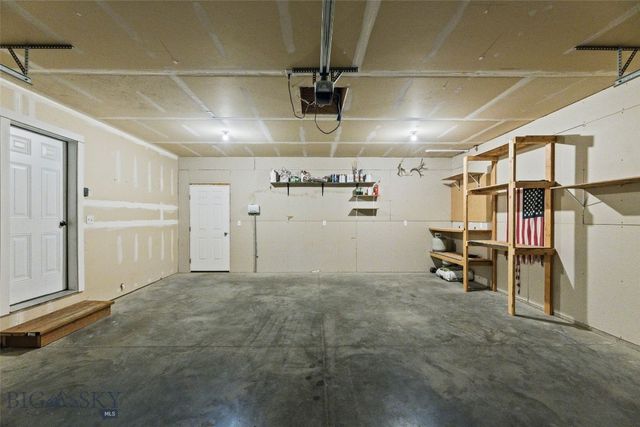 1009 Falcon Ridge Boulevard, Belgrade, MT 59714
