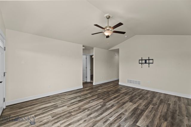 1009 Falcon Ridge Boulevard, Belgrade, MT 59714