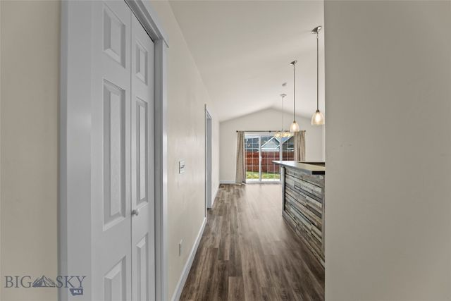 1009 Falcon Ridge Boulevard, Belgrade, MT 59714