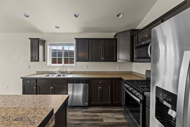 1009 Falcon Ridge Boulevard, Belgrade, MT 59714