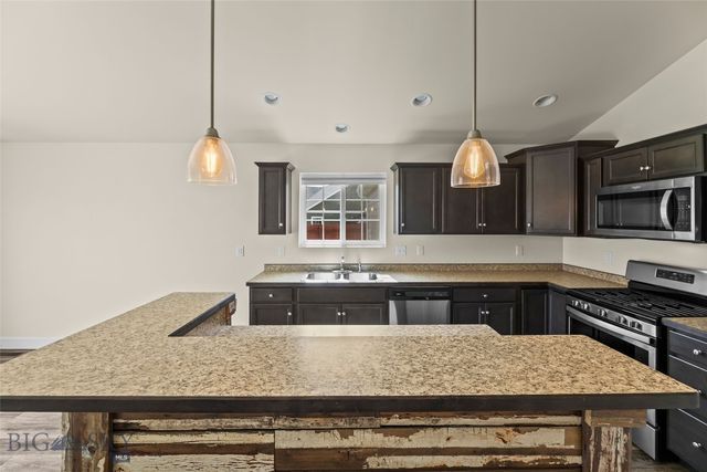 1009 Falcon Ridge Boulevard, Belgrade, MT 59714