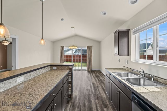 1009 Falcon Ridge Boulevard, Belgrade, MT 59714