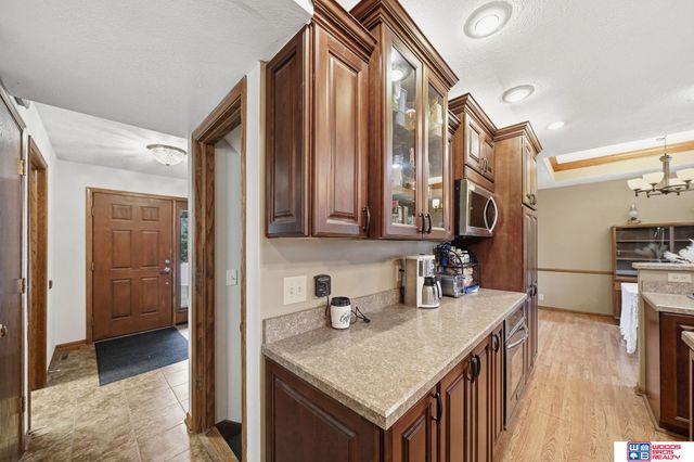 6742 Crooked Creek Drive, Lincoln, NE 68516