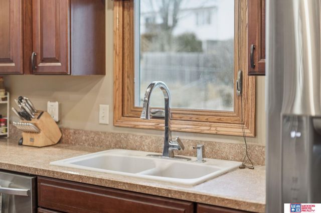 6742 Crooked Creek Drive, Lincoln, NE 68516