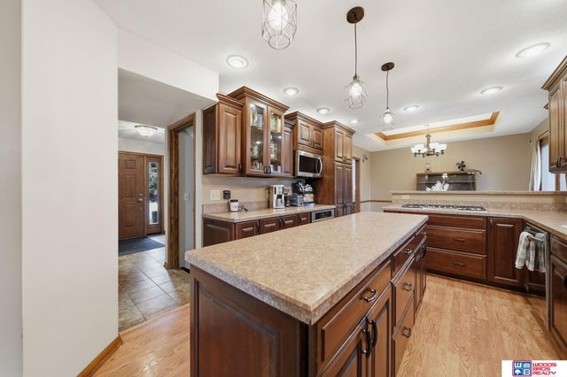 6742 Crooked Creek Drive, Lincoln, NE 68516