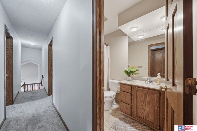 6742 Crooked Creek Drive, Lincoln, NE 68516