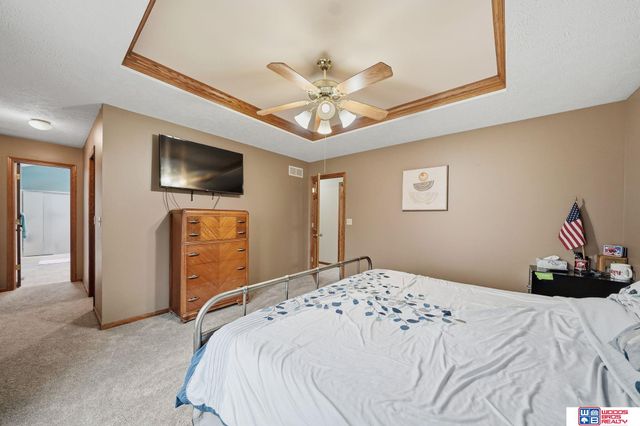 6742 Crooked Creek Drive, Lincoln, NE 68516