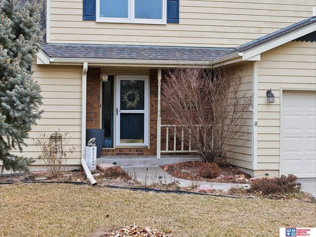 6742 Crooked Creek Drive, Lincoln, NE 68516