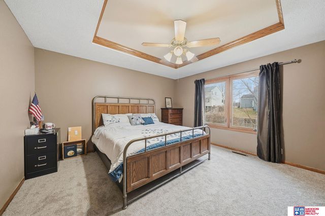 6742 Crooked Creek Drive, Lincoln, NE 68516