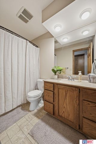 6742 Crooked Creek Drive, Lincoln, NE 68516