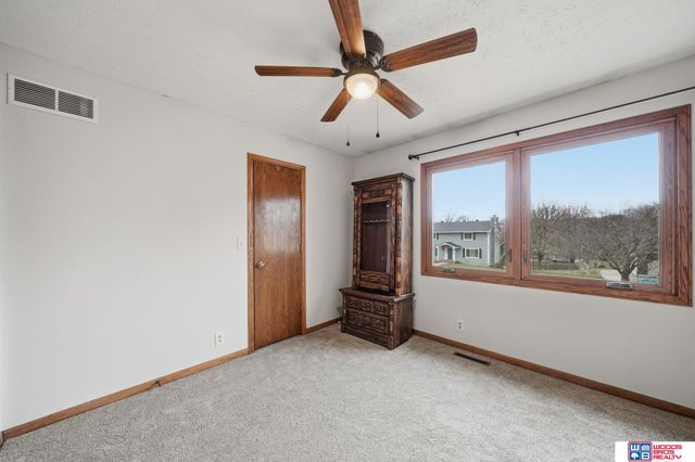 6742 Crooked Creek Drive, Lincoln, NE 68516