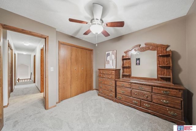 6742 Crooked Creek Drive, Lincoln, NE 68516