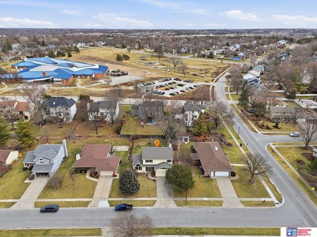 6742 Crooked Creek Drive, Lincoln, NE 68516