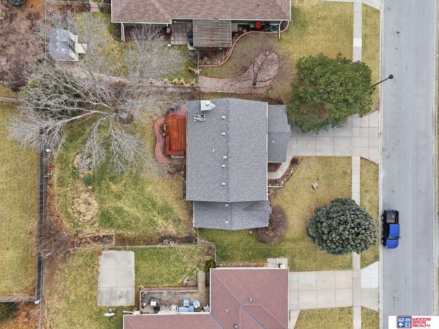 6742 Crooked Creek Drive, Lincoln, NE 68516