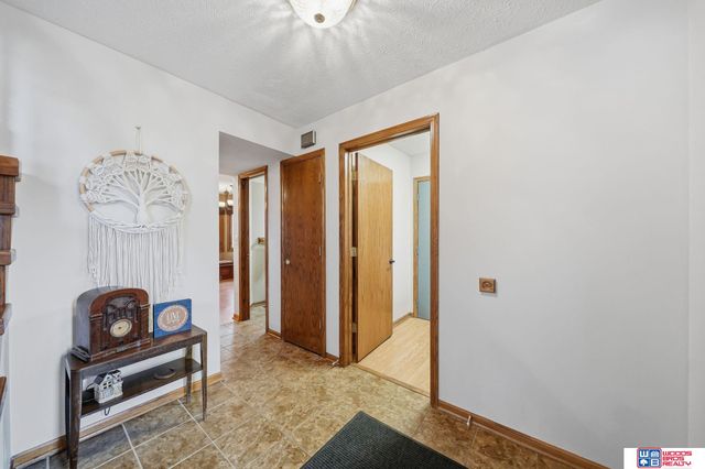 6742 Crooked Creek Drive, Lincoln, NE 68516