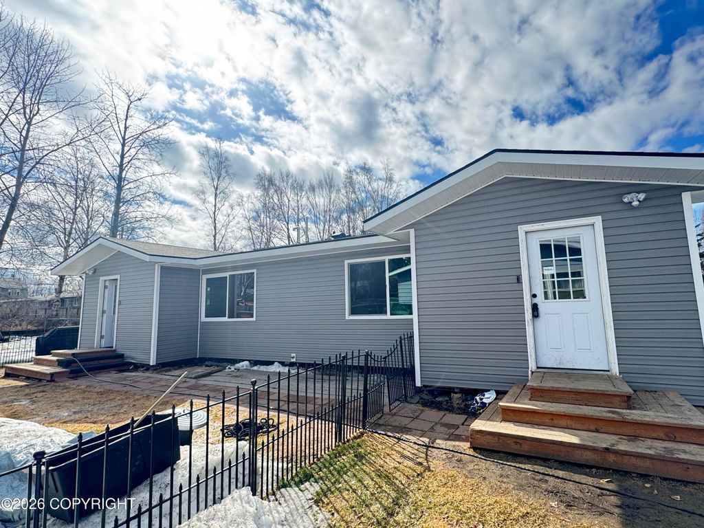 400 Fischer Avenue, Anchorage, AK 99518