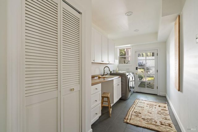 17 Madrone Ave, Woodacre, CA 94973