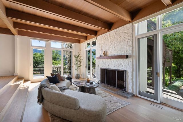 17 Madrone Ave, Woodacre, CA 94973