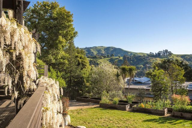 17 Madrone Ave, Woodacre, CA 94973