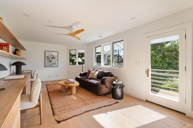 17 Madrone Ave, Woodacre, CA 94973